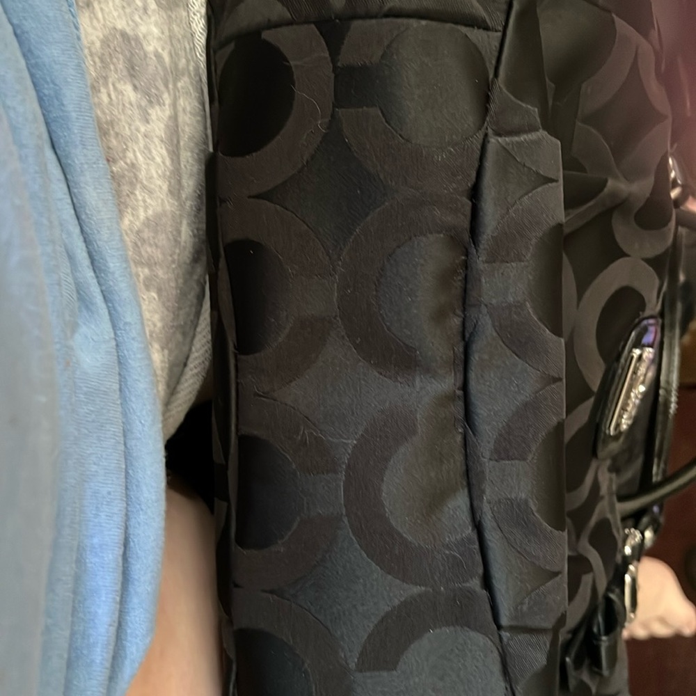 Coach bag. It’s in good condition just ready to move on to something else.